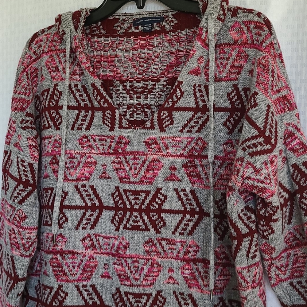 American Eagle Hooded Sweater Soft Gray Burgundy M